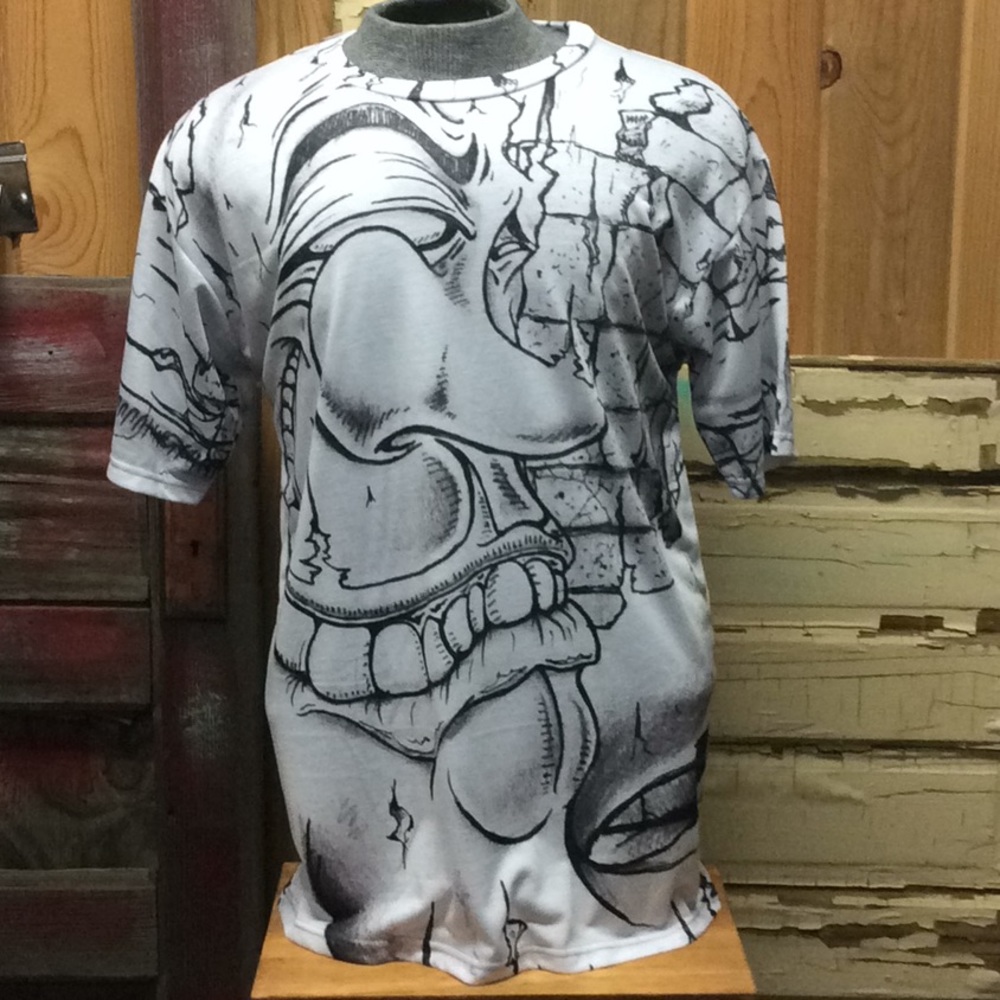 🏷SOLD-Men’s Busted Smile Tee